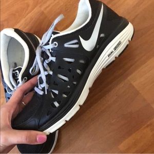 Nike Dual Fusion Sneakers